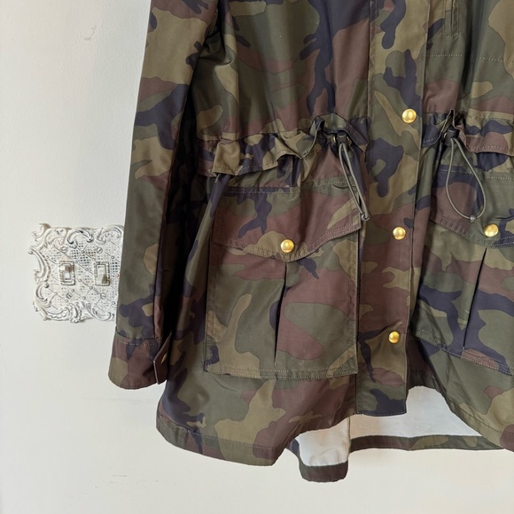 J Crew The Perfect Rain Jacket in Camo Utility Hooded Cinchable L - Picture 8 of 10